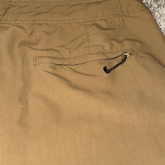 Patagonia Men's Tan Cargo Shorts - Picture 5 of 6